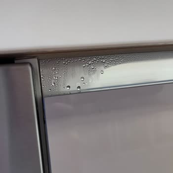 Fırından Yoğun Buhar Ve Su Sızıntısı Nedeniyle Dolabım Zarar Görüyor