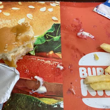 Tavuk Burgerde Yabancı Madde Şoku: Hijyen Ve Kalite Endişesi