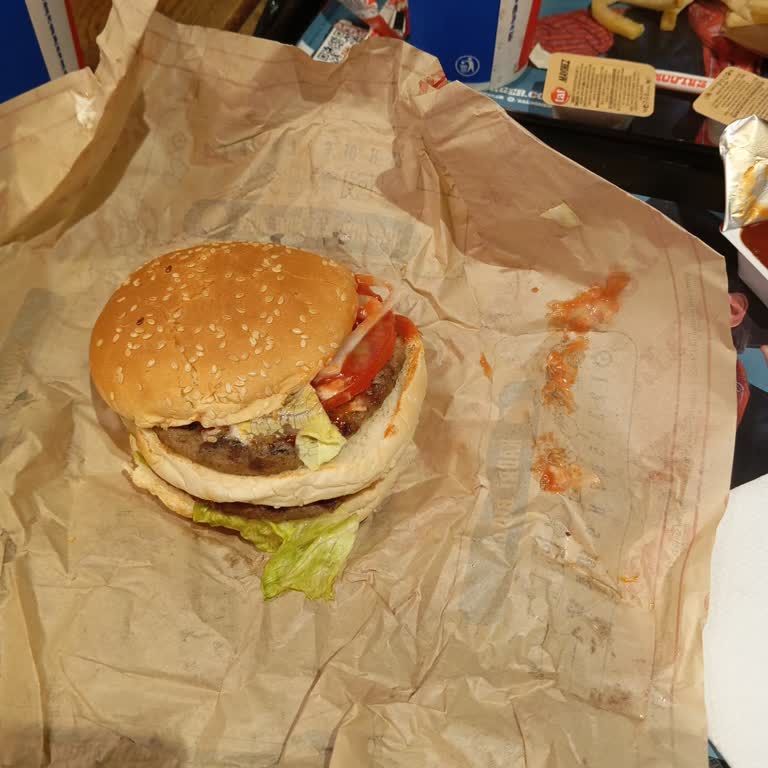 Saloon Burger Ümraniye Şubesi'nde Kötü Ürün Ve Yetersiz Hizmet Deneyimi