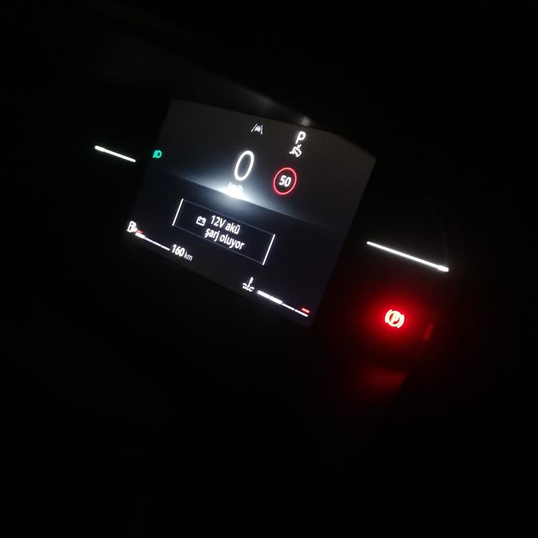 Yeni Renault Megane Aracımda Akü Uyarısı Nedeniyle Araç Kapanmıyor, Acil Destek Bekliyorum