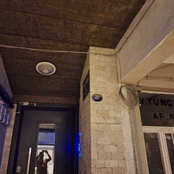 İzinsiz Kablo Döşemesi Sonucu Eve Ve Bahçeye Verilen Zararın Giderilmesini Talep Ediyorum