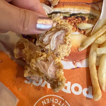 Pişmemiş Tavuk Ve İlgisiz Şube Nedeniyle Mağduriyet Yaşadım