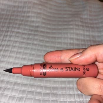 Watsons’tan Aldığım Essence Lipliner Kurumuş Ve Renk Vermiyor!