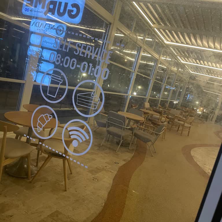 Kapanış Saatinden Önce Kapalı Olan Şube Ve Çalışan İlgisizliği