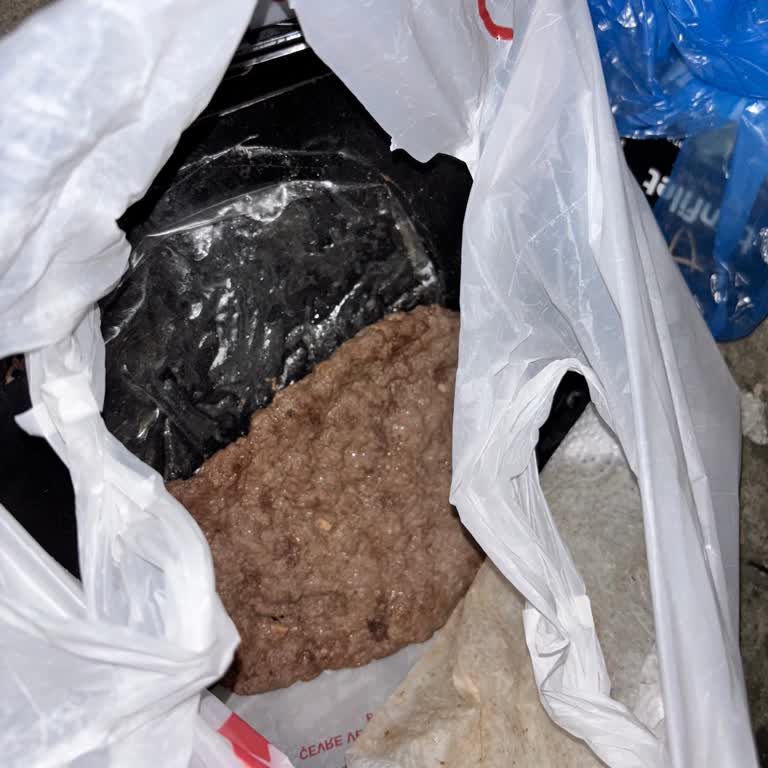 Yemeksepeti Market Bozuk Hamburger Köftesi Ve Yoğun Koku Sorunu!