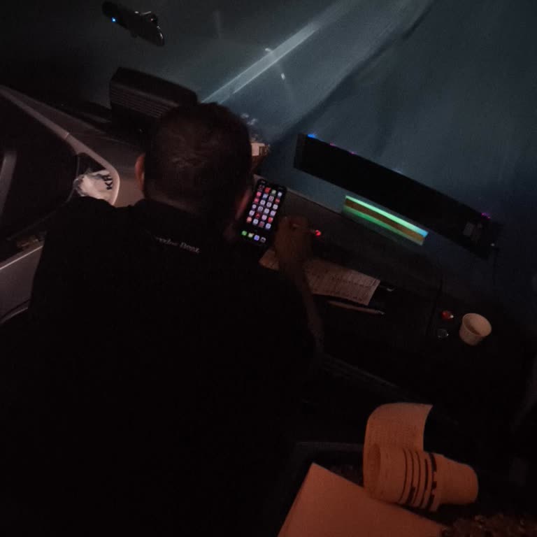 Otobüs Şoförünün Yolcu Dolu Araçta Sigara İçmesi Rahatsızlık Yarattı