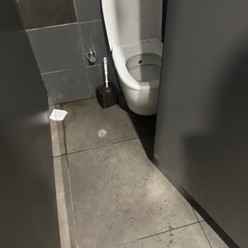 İstasyon Tuvaletlerinde Sürekli Hijyen Sorunu Ve Kötü Koku