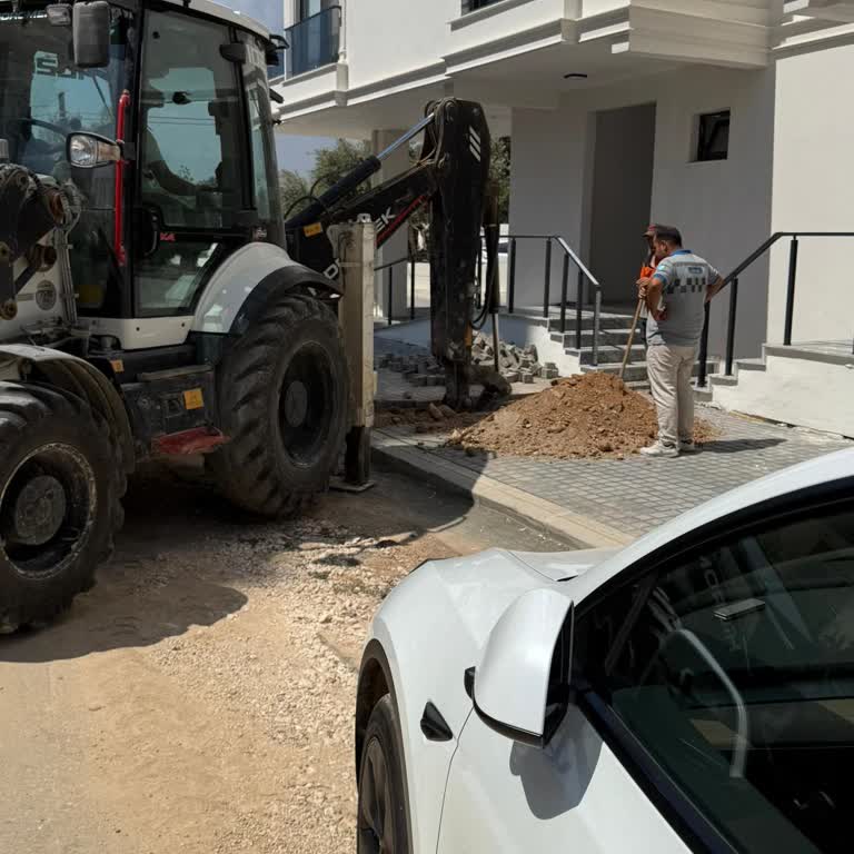 Kazı Sonrası Yol Ve Parke Onarımı Gecikti, Güvenlik Riski Oluştu