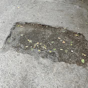 Kazı Sonrası Çukur Yol Ve Yetersiz Aydınlatma Güvenlik Riski Yaratıyor