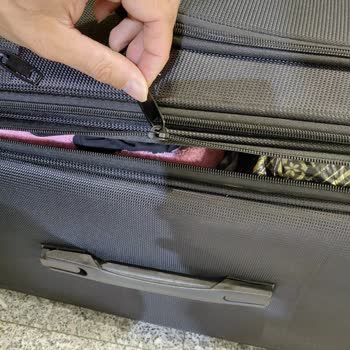 Ajetin Kırık Bavul Yerine Verdiği Bavul Da Bozuk Çıktı Çözüm Sunulmuyor