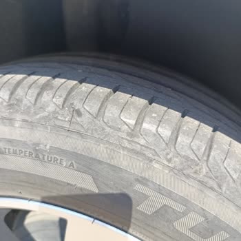 Sıfır Araç Lastiğinde Kılcal Çatlaklar Ve Garanti Reddi Mağduriyeti