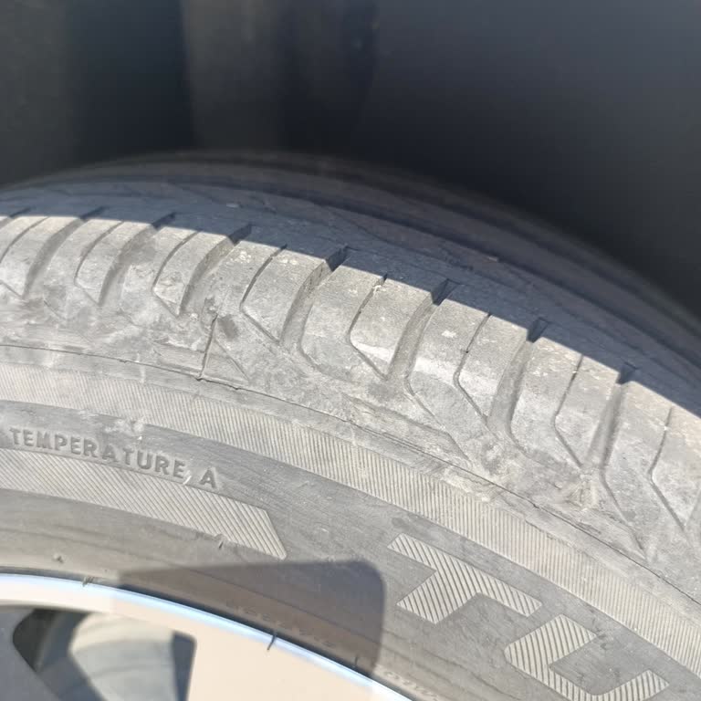 Sıfır Araç Lastiğinde Kılcal Çatlaklar Ve Garanti Reddi Mağduriyeti