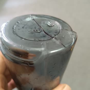 Darbeye Dayanıklı Olarak Satılan Spor Matara Kısa Sürede Kırıldı