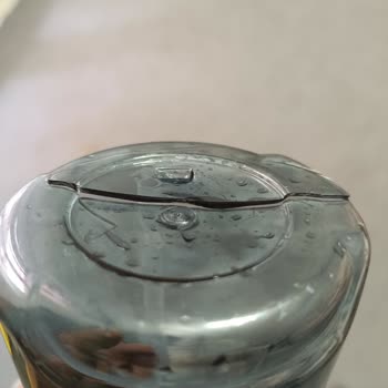 Darbeye Dayanıklı Olarak Satılan Spor Matara Kısa Sürede Kırıldı