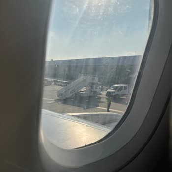 Ajet Uçuşunda Uzun Süre Bekletilme Ve Yetersiz Bilgilendirme Sonucu Mağduriyet