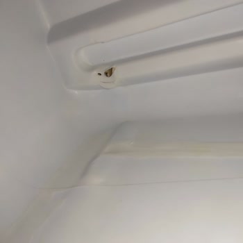 Derin Dondurucu Gövdesinde Erime Ve Ücretsiz Çözüm Talebi