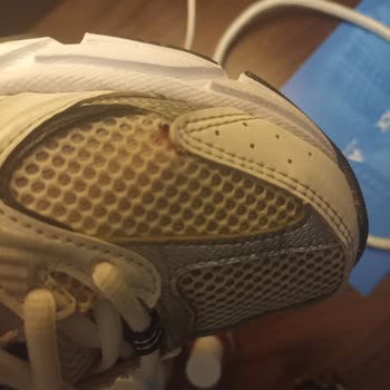 Garanti Süresi Dolmadan Ayakkabıda Yırtılma Ve Olumsuz İnceleme Sonucu