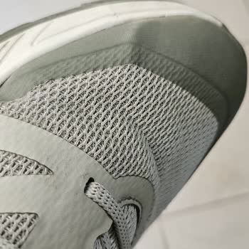 Kısa Sürede Deforme Olan Ayakkabı Ve Yetersiz Satıcı İlgisi