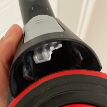 Bosch Dikey Süpürge Hazne Klipsi Kırıldı, Ücret Talebiyle Mağduriyet