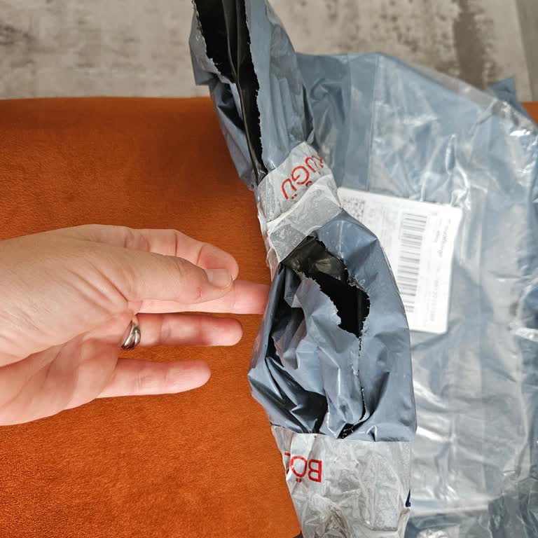 Sürat Kargo Kargo Paketim Açılmış Ve Eksik Teslim Edildi