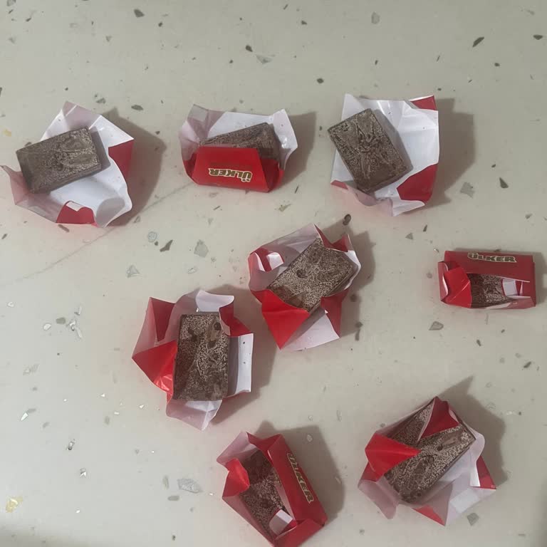 Aldığım Tüm Küçük Çikolatalar Bozuk Ve Dağılmış Çıktı
