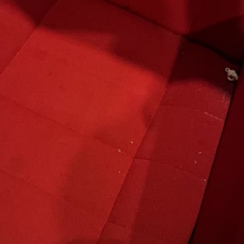 Yüksek Bilet Fiyatına Rağmen Kirli Ve Bakımsız Sinema Salonu Hayal Kırıklığı