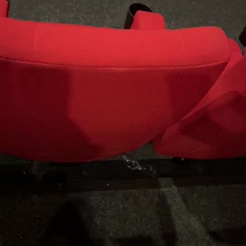 Yüksek Bilet Fiyatına Rağmen Kirli Ve Bakımsız Sinema Salonu Hayal Kırıklığı