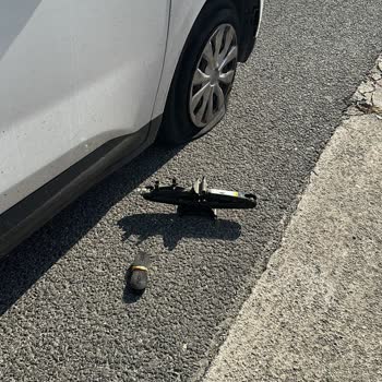 Garenta’dan Kiraladığım Aracın Eski Lastiği Patladı, Yol Yardımı Ve Destek Sağlanmadı!