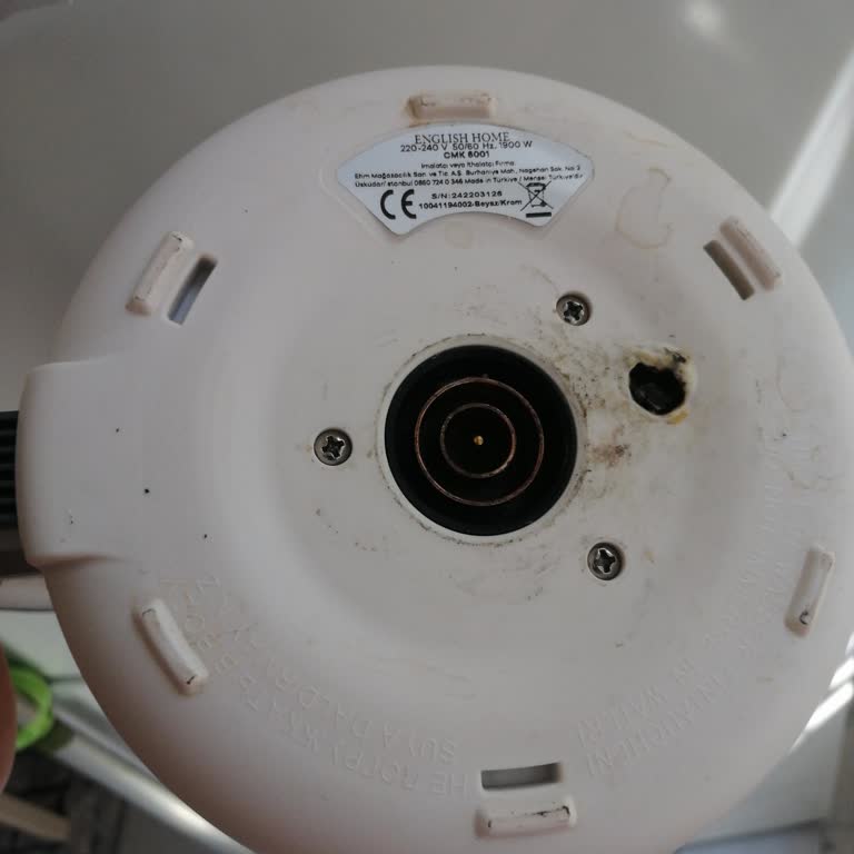 Çay Makinesinin Eriyen Plastiği Yangın Tehlikesi Yaşattı, Çözüm Bekliyorum