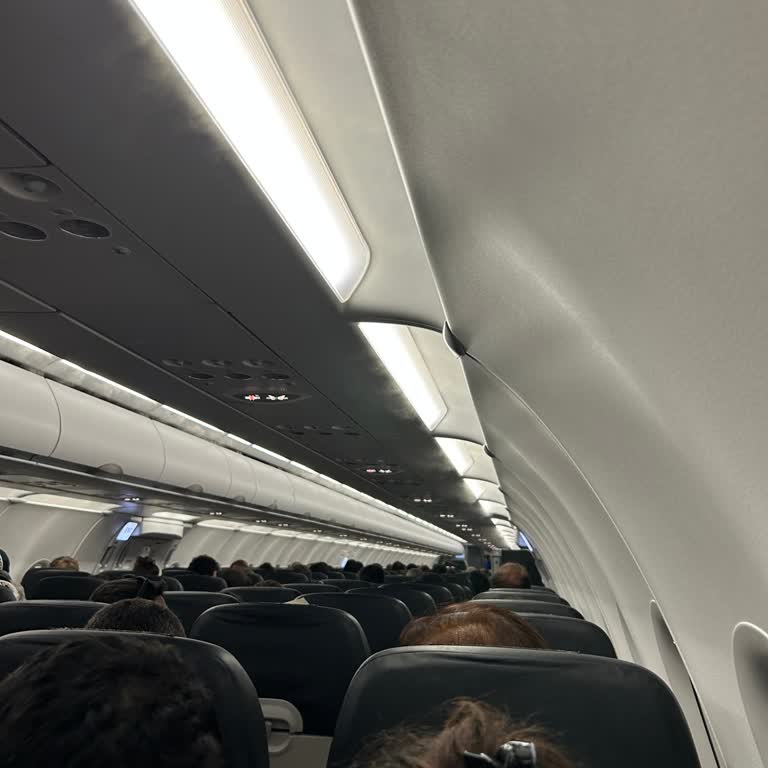 Uçuşta Sürekli Gürültü Ve Koltuk Sorunu Nedeniyle Kötü Deneyim