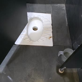 İstasyonda Hijyen Yok Tuvaletler Ve Çevre Bakımsız