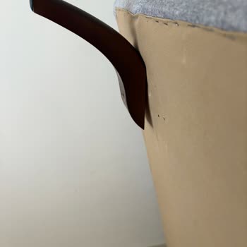 Kısa Sürede İki Kez Kırılan Koltuk Ayağına Kalıcı Çözüm Talebi