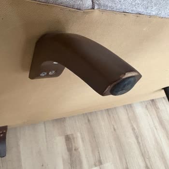 Kısa Sürede İki Kez Kırılan Koltuk Ayağına Kalıcı Çözüm Talebi