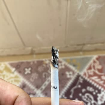 Parliament Sigara Paketlerinde Sürekli Odun Parçası Ve Tütün Dökülmesi Sorunu