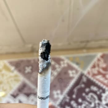 Parliament Sigara Paketlerinde Sürekli Odun Parçası Ve Tütün Dökülmesi Sorunu