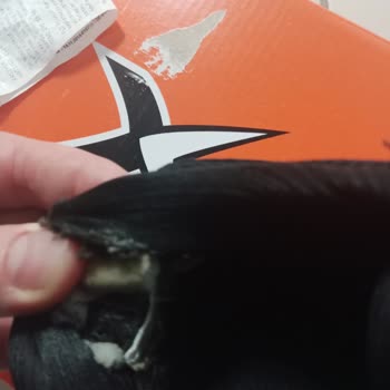 FLO Mağazasından Aldığım Ayakkabı 2 Ayda Yırtıldı, Değişim Veya İade Talebim Reddedildi