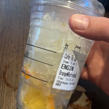 Starbucks İçeceğim Neredeyse Tamamen Buzdu Ve Bekletildim