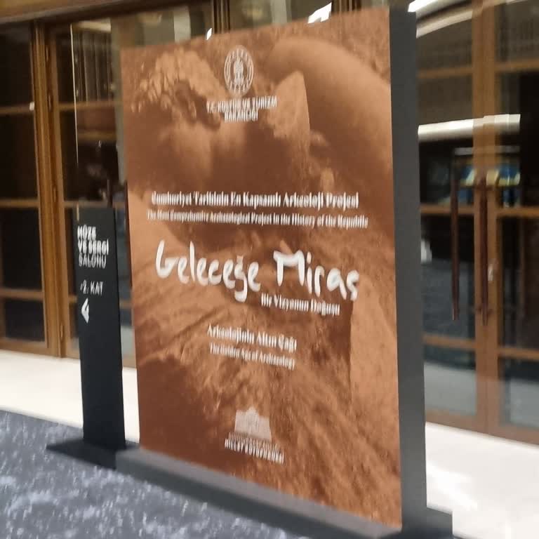 Kütüphanede Personelin Kaba Ve Tehditkâr Davranışıyla Karşılaştım