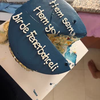 Yoğun Gıda Boyası Nedeniyle Yenilemeyen Pasta Ve Mağduriyet