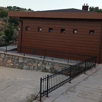 Sivritepe Parkı'nda Temizlik Ve Bakım Eksikliği Keyif Kaçırıyor