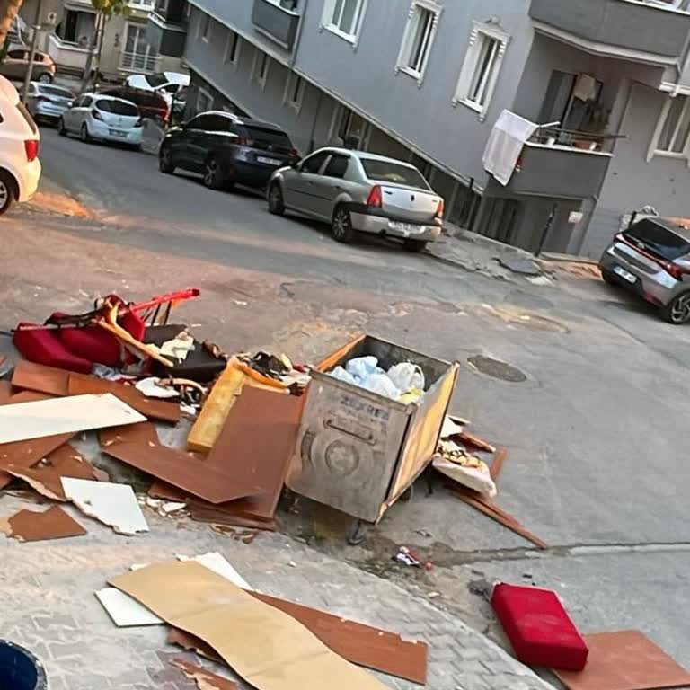 Çöp Kovası Çevre Kirliliği Ve Kötü Kokuya Sebep Oluyor, Mahalleli Rahatsız