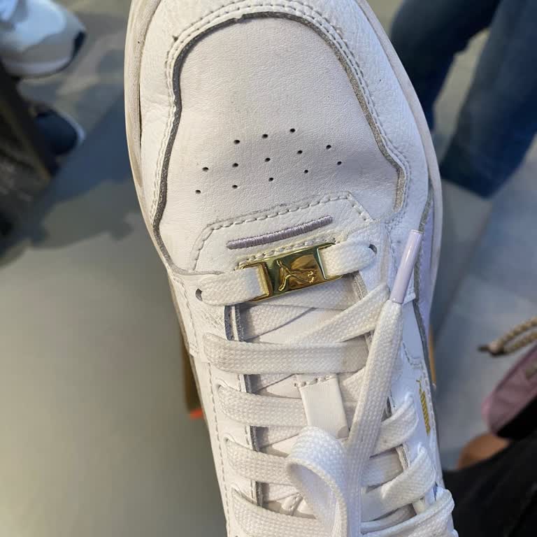 Bir Kullanımda Deforme Olan Ayakkabı Hayal Kırıklığı