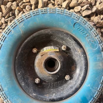 Satın Alınan El Arabası Tekerleği Kısa Sürede Çatladı, Garanti Kapsamında Değişim Talebi