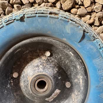 Satın Alınan El Arabası Tekerleği Kısa Sürede Çatladı, Garanti Kapsamında Değişim Talebi