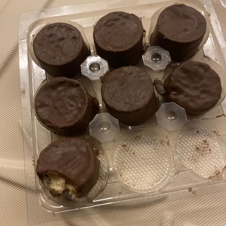 Aldığım Çikolata Kaplı Pişmaniye Sert Ve Bayat Çıktı, Ücret İadesi Talep Ediyorum