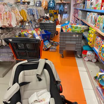 E-Bebek Mağazasında Bebek Arabasıyla Geçiş İmkansızlığı Ve İlgisizlik