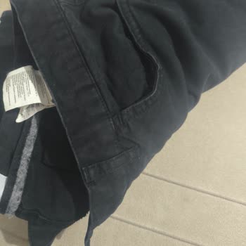 İlk Yıkamada Renk Solması Ve Çözüm Sunulmayan Pantolonlar