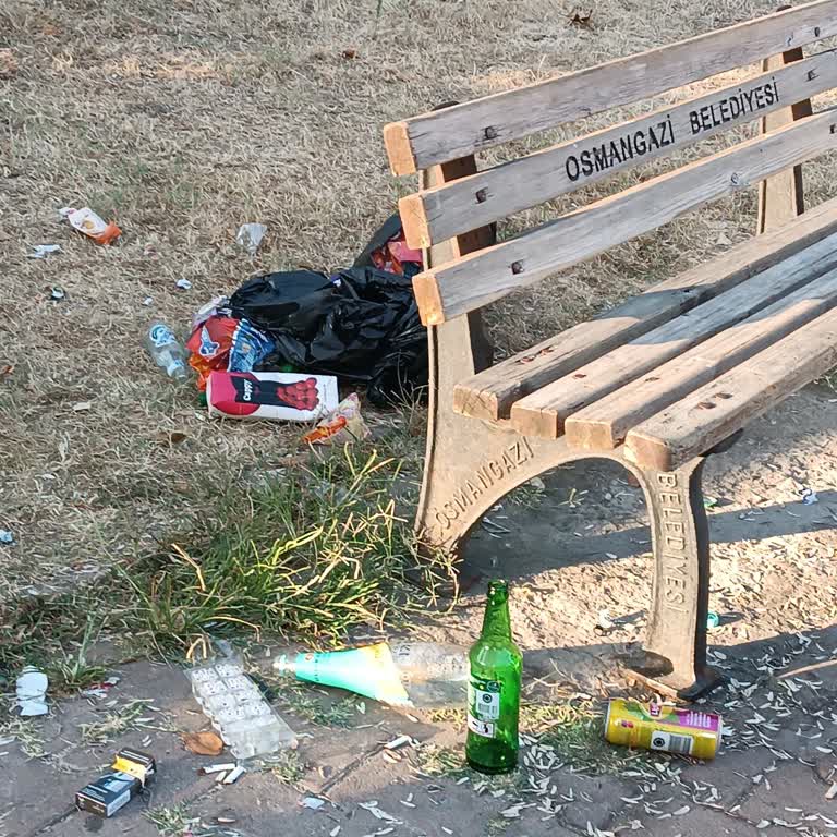 Sedir Parkı’nda Temizlik Ve Güvenlik Sorunları Çocuklar İçin Tehdit Oluşturuyor