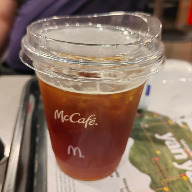 Orta Boy Kahve Yerine Küçük Boy Ve Kötü Hizmet