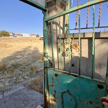 Sabit Baba Türbesi Bakımsız Ve Terk Edilmiş Durumda